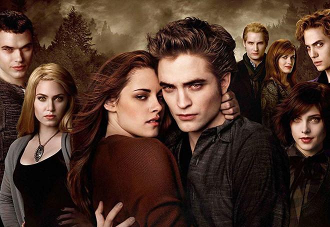 Những ngôi sao Twilight bị đồng tiền hủy hoại sự nghiệp sau 10 năm-1