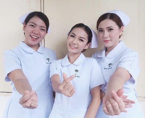 Vì quá nổi tiếng, nữ y tá xinh đẹp nhất Thái Lan bị sa thải-1