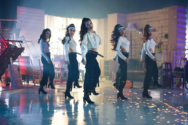 Cô nội trợ Đông Nhi tiễn người chồng phụ bạc ra khỏi hành tinh-1