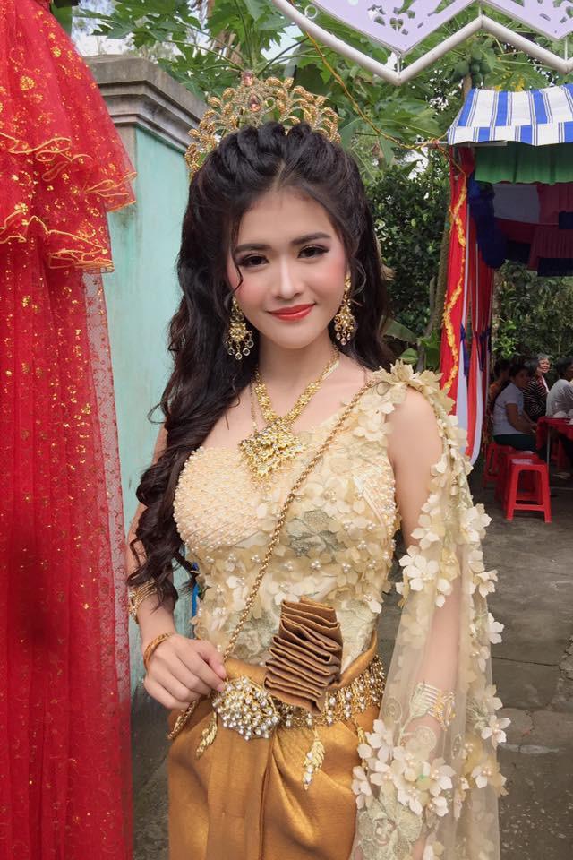 Loạt ảnh đời thường đẹp lịm tim của cô dâu trẻ người dân tộc Khmer gây sốt khắp mạng xã hội hôm qua-2