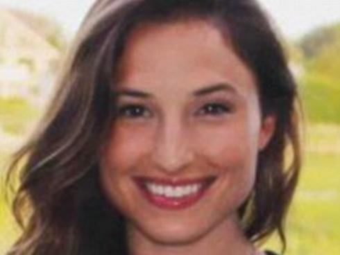 Kinh dị cảnh dùng chuột chết làm khuyên tai-2