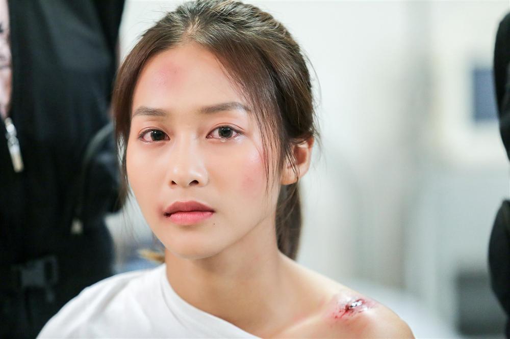 Tâm Tít hóa mỹ nhân cổ điển, tái xuất với vòng 1 phồng lên trông thấy-7