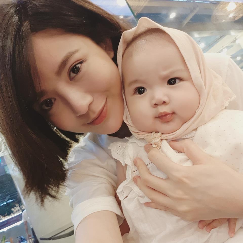 Tâm Tít hóa mỹ nhân cổ điển, tái xuất với vòng 1 phồng lên trông thấy-11