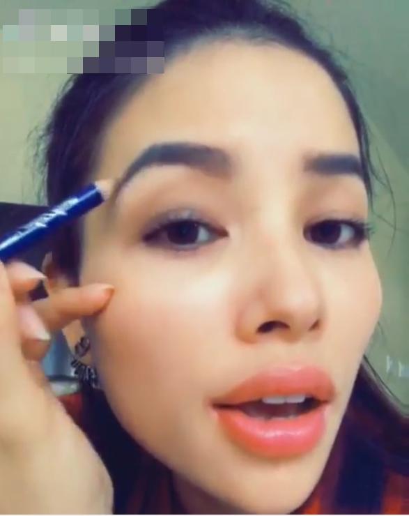 Quay clip mặt gầy xọp dù thiên hạ đồn thổi hoa hậu mang bầu cho đại gia, Phạm Hương đón Halloween cực chất-2