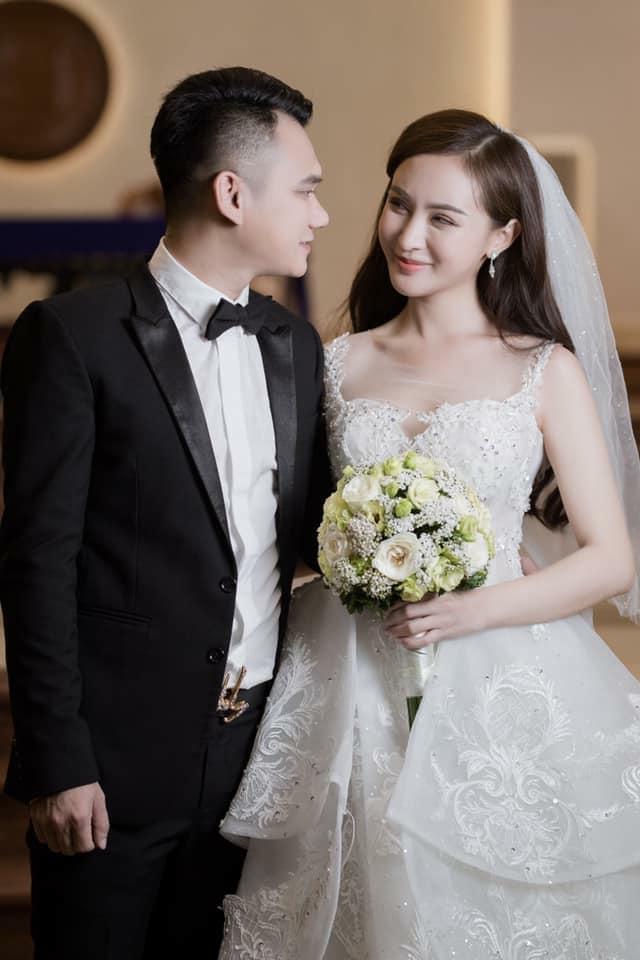 BẤT NGỜ CHƯA: Hotgirl Kelly thông báo lấy chồng, và chồng cô gái ấy là nhạc sĩ chửi bậy có số má Khắc Việt?-2