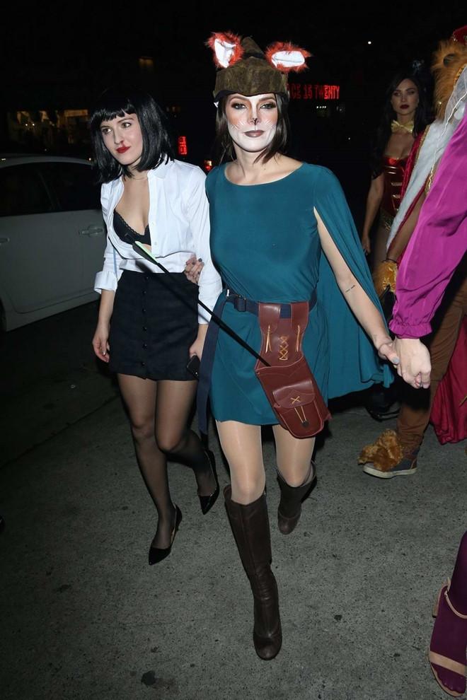 Dàn sao Hollywood hóa trang hài hước trong ngày Halloween-10