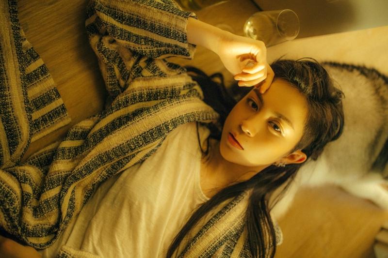 Gil Lê tóc dài thướt tha hát về chuyện tình cũ buồn não lòng-1