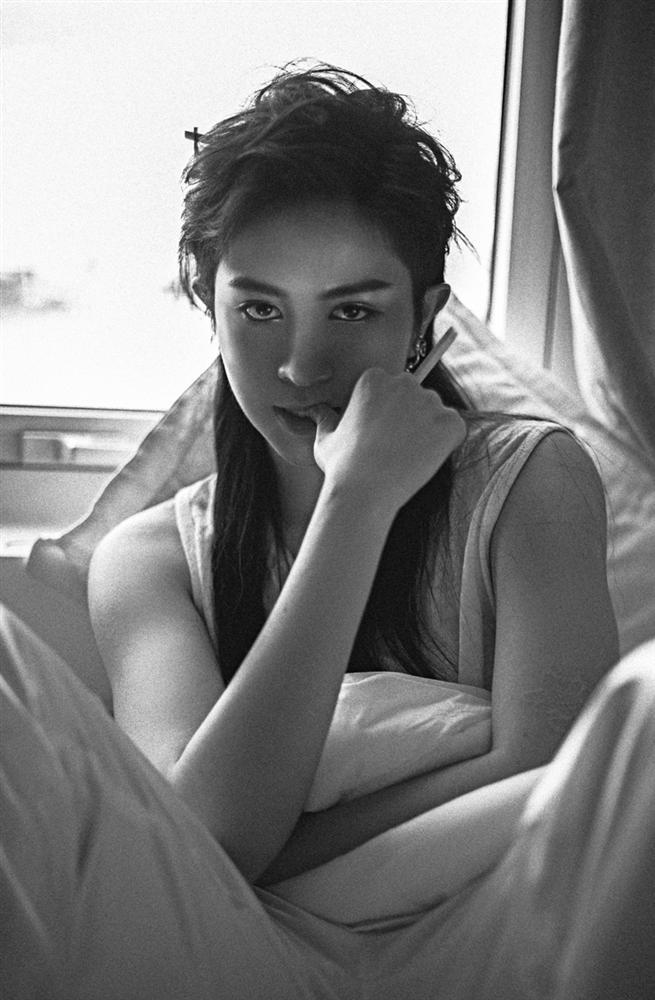 Gil Lê tóc dài thướt tha hát về chuyện tình cũ buồn não lòng-6