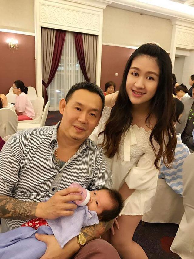 Xôn xao clip ông bố xăm trổ mang roi dạy cho rể quý bài học khi nghe tin con gái bị bạo hành-5