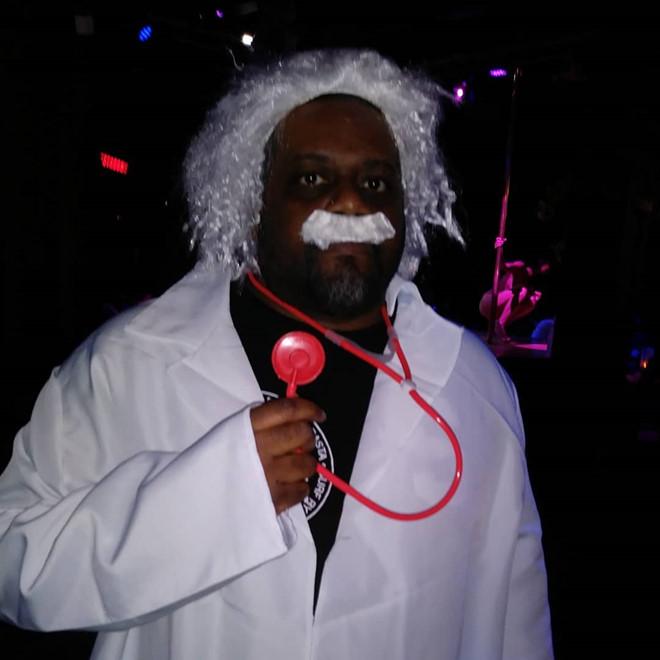 Loạt trang phục Halloween bá đạo nhìn như đồ diễn hài của giới trẻ-7