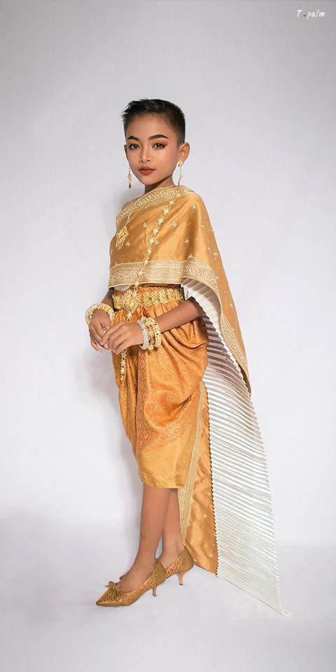 Cậu bé 12 tuổi gây sốt với tài năng giả gái và catwalk thần sầu được ví như HHen Niê-5