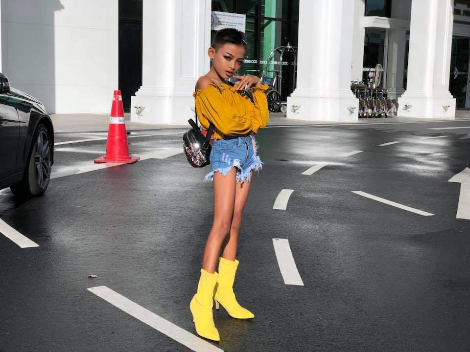 Cậu bé 12 tuổi gây sốt với tài năng giả gái và catwalk thần sầu được ví như HHen Niê-6