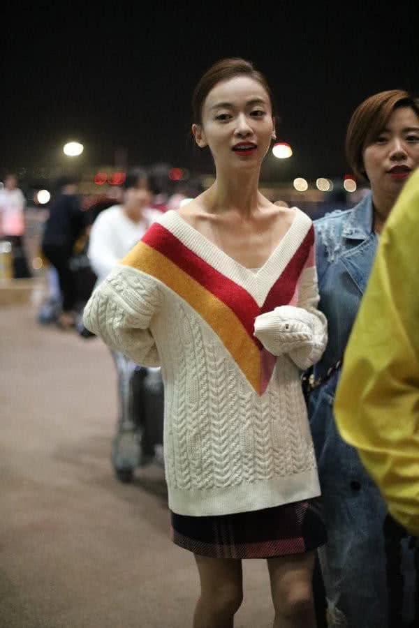 GIẬT MÌNH trước loạt ảnh mới nhất gầy như que củi của Ngụy Anh Lạc Ngô Cẩn Ngôn-2