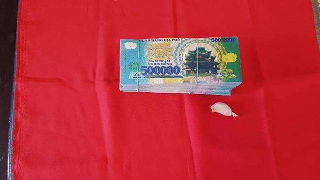 Dựng chuyện yểm vong, đánh tráo gần 200 triệu đồng bằng tiền âm phủ-2