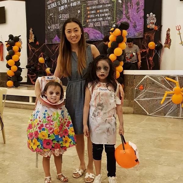 Bé gái 2 tuổi Philippines nổi tiếng khắp thế giới vì màn cầm đầu đi xin kẹo Halloween-6