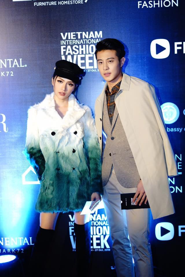 Hoa hậu Chuyển giới Hương Giang lên tiếng về bức ảnh được mỹ nam cầu hôn gây sốt mạng xã hội: Tội em-5