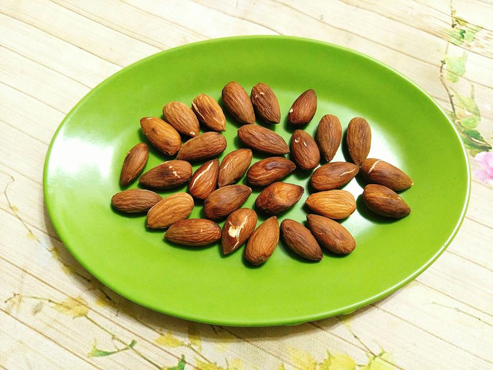 Cách làm bánh quy ngón tay phù thủy cho lễ hội Halloween-2