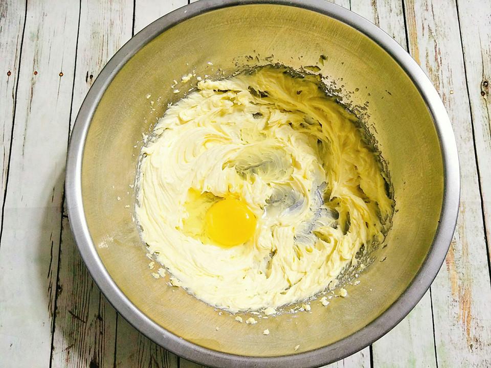 Cách làm bánh quy ngón tay phù thủy cho lễ hội Halloween-3