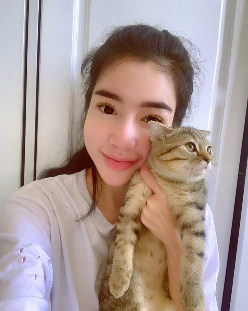 Ngồi bên đống tiền, Hoa hậu Diễm Hương than vãn cô đơn-3