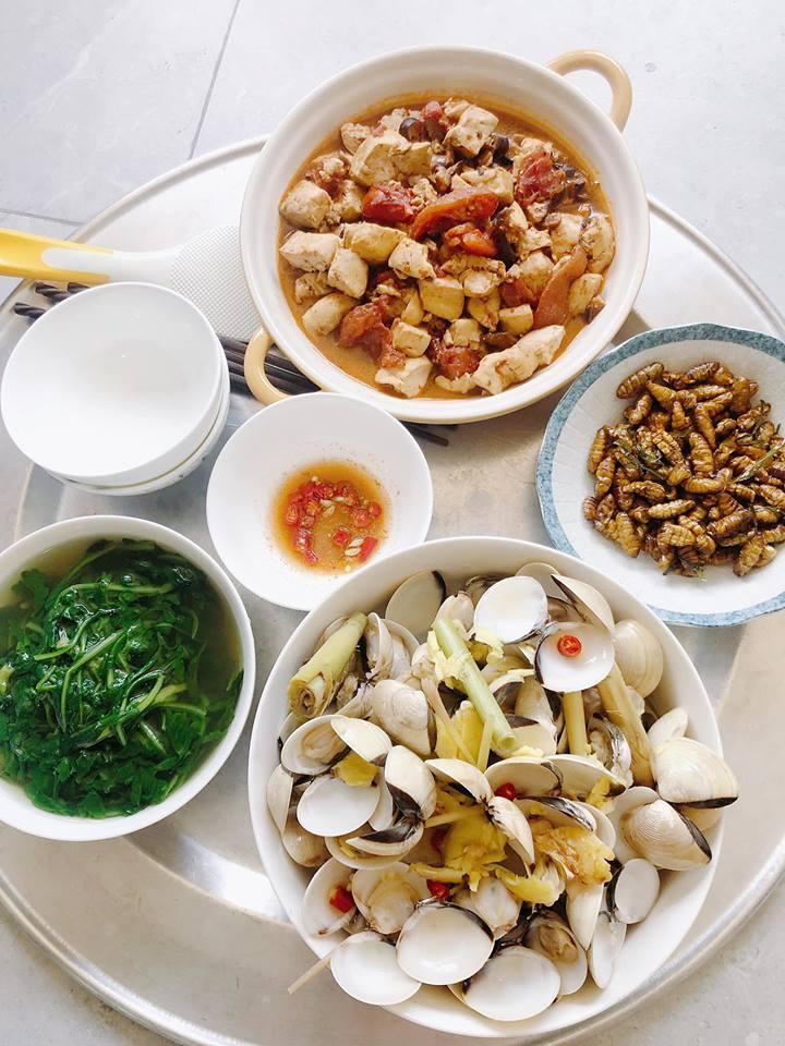 Huyền Baby khoe con gái tí tuổi đã rao bán mỹ phẩm chuyên nghiệp lại còn nói bằng tiếng Anh-7