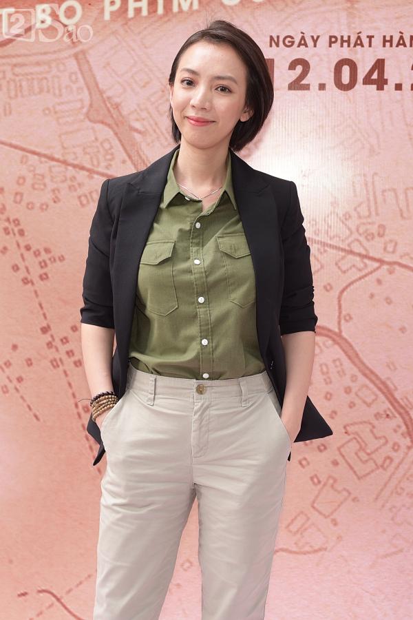 Chị Mười Ba Thu Trang phiên bản điện ảnh cai thuốc lá để tuân thủ quy định của Bộ văn hóa-3