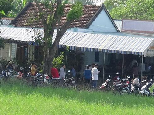 Nam thanh niên chết gục trên ghế đá trước tiệm thuốc tây-2