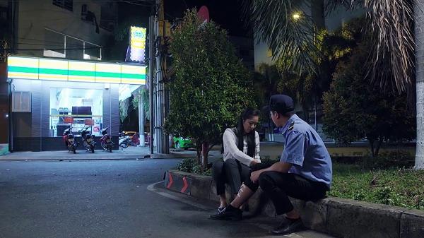 Gạo nếp gạo tẻ tập 77: Ác giả ác báo, Thúy Ngân bị cả thiên hạ kéo đến nhà đòi nợ-4