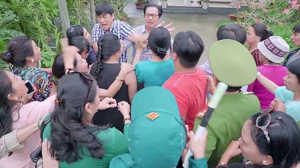 Gạo nếp gạo tẻ tập 77: Ác giả ác báo, Thúy Ngân bị cả thiên hạ kéo đến nhà đòi nợ-13