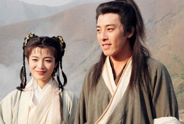 Trong số những diễn viên từng thủ vai Nhạc Linh San thì Trần Thiếu Hà của "Tiếu ngạo giang hồ" năm 1996 nhận được nhiều lời khen ngợi nhất. Vẻ đẹp của Trần Thiếu Hà đúng chất của một thiên kim tiểu thư, đáng yêu và ngang bướng cùng với diễn xuất tốt đã làm nổi bật lên hình ảnh của Nhạc Linh San.