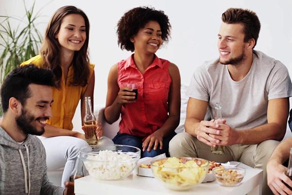 Ở cạnh các chòm sao sau, bạn chỉ cần thở thôi, cả thế giới đã có bạn ấy lo-2