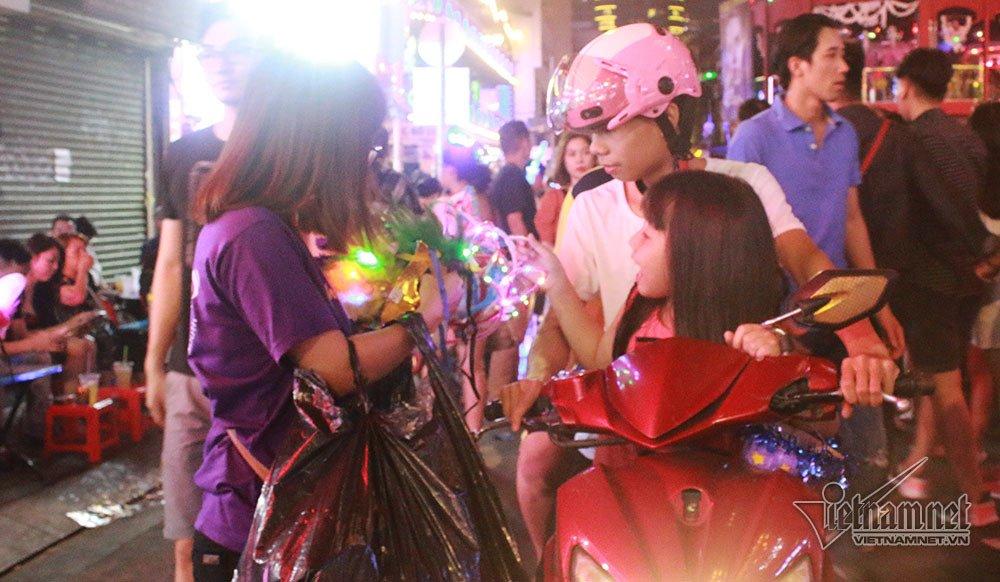 Quý cô Sài thành làm điều rùng rợn ở phố Tây Bùi Viện-2