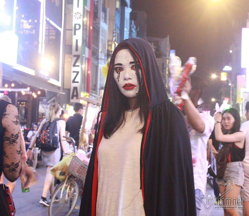 Quý cô Sài thành làm điều rùng rợn ở phố Tây Bùi Viện-5