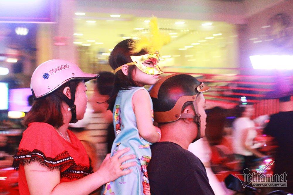 Quý cô Sài thành làm điều rùng rợn ở phố Tây Bùi Viện-9