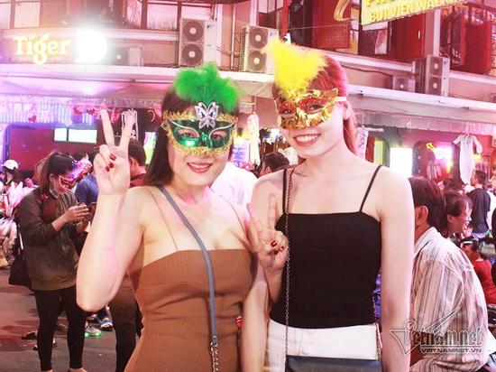 Quý cô Sài thành làm điều rùng rợn ở phố Tây Bùi Viện