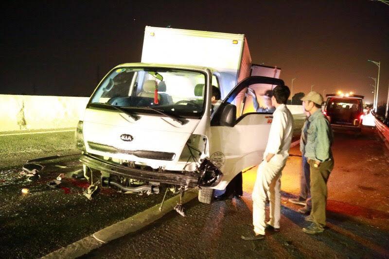 Mazda nát bươm trên cao tốc Hải Phòng - Quảng Ninh, 2 người chết-2