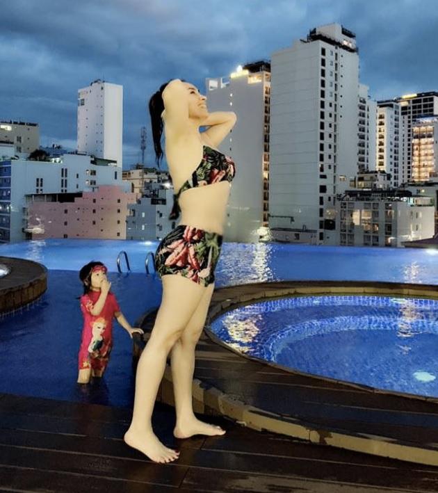 Diện bikini khoe body bốc lửa, mỹ nhân Việt U50, U60 khiến gái còn xuân cũng phải mất điện-1