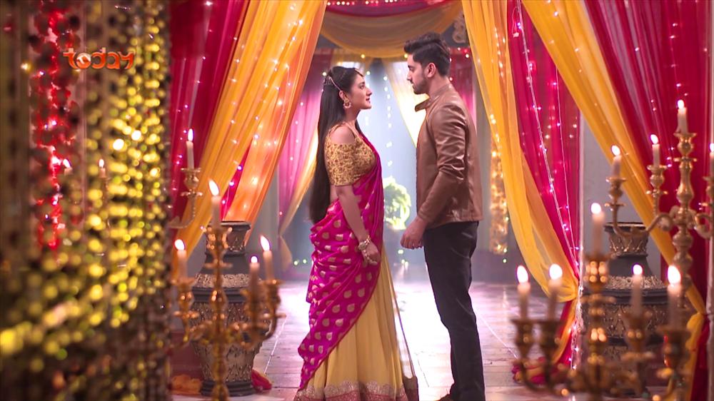 Cứu người yêu cũ của chồng, cô gái xinh đẹp bị bà nội đẩy vào nhà chứa-1