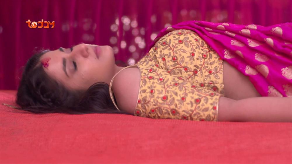 Cứu người yêu cũ của chồng, cô gái xinh đẹp bị bà nội đẩy vào nhà chứa-4