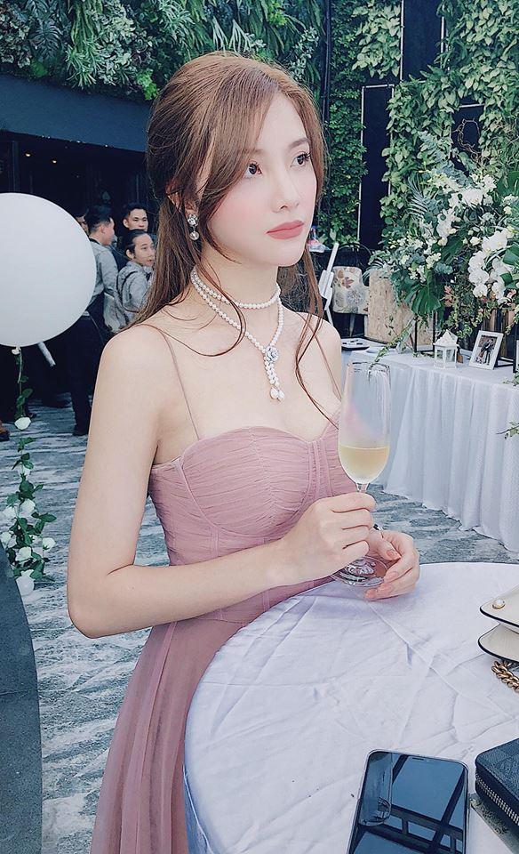 BB Trần gây ám ảnh với lời nguyền sống là gái ngành, chết thành ma ngành ngày Halloween-9