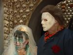 Cặp đôi hóa trang rùng rợn kết hôn tại nhà ma khiếp vía nhất nước Mỹ