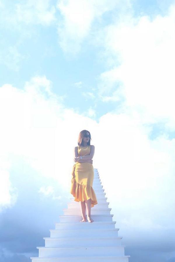 Những chòm sao luôn tìm được góc sống ảo chất ngất dù địa điểm có lởm đến đâu-1