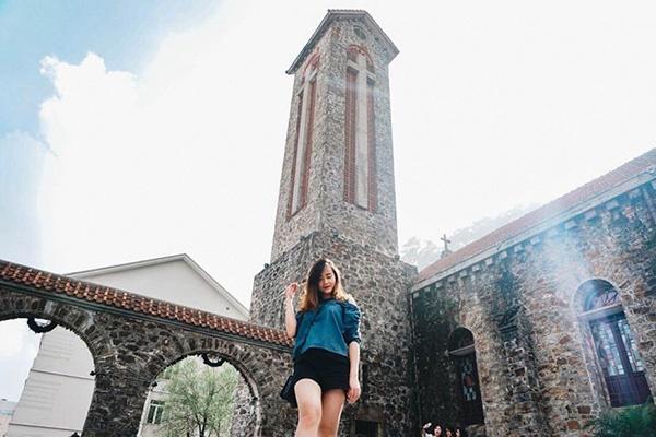 Những chòm sao luôn tìm được góc sống ảo chất ngất dù địa điểm có lởm đến đâu-3