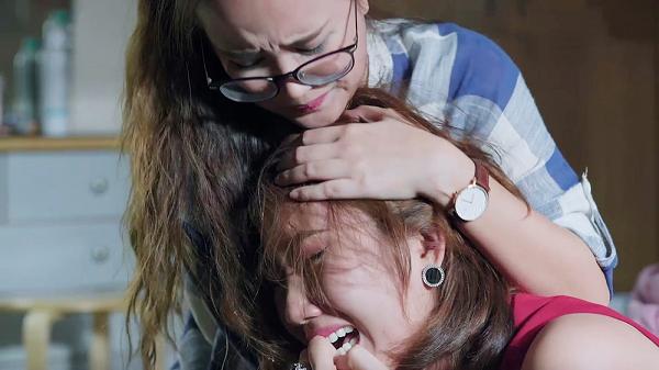 Gạo nếp gạo tẻ tập 78: Thúy Ngân tra tay vào còng, gào thét gọi tên người chồng bị mình bội bạc-2