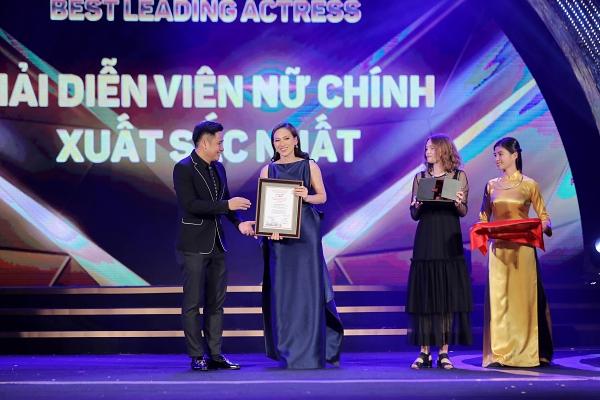Phương Anh Đào rạng rỡ giành giải Nữ diễn viên chính xuất sắc tại LHP quốc tế Hà Nội-2