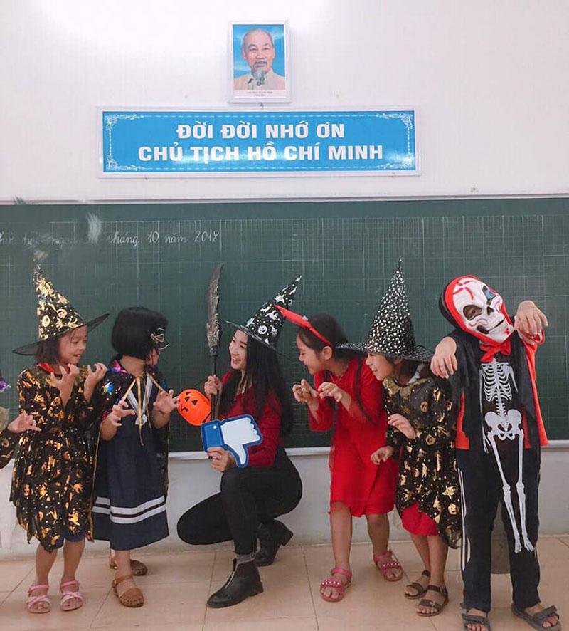 Nữ giáo viên tiểu học sở hữu thân hình gợi cảm gây sốt cộng đồng mạng-3