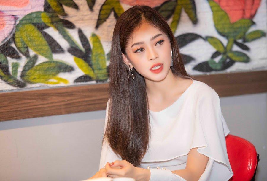 Á hậu Phương Nga buồn vì bị chê thân hình mỏng, thiếu nóng bỏng-1