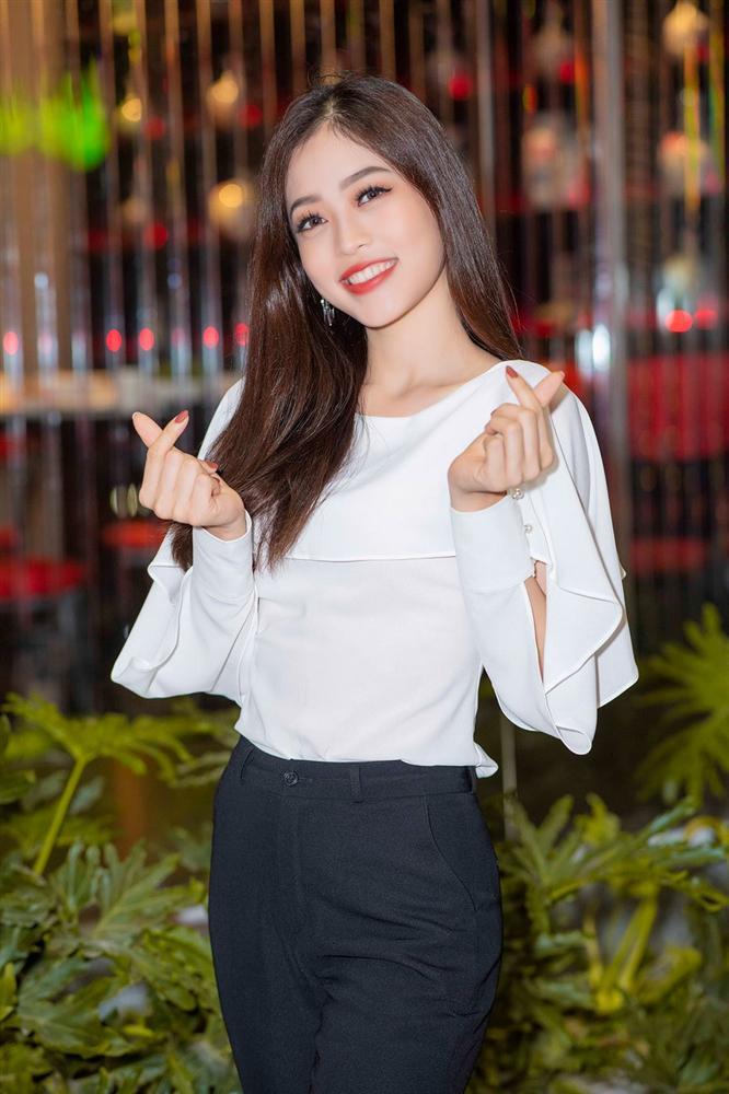 Á hậu Phương Nga buồn vì bị chê thân hình mỏng, thiếu nóng bỏng-2