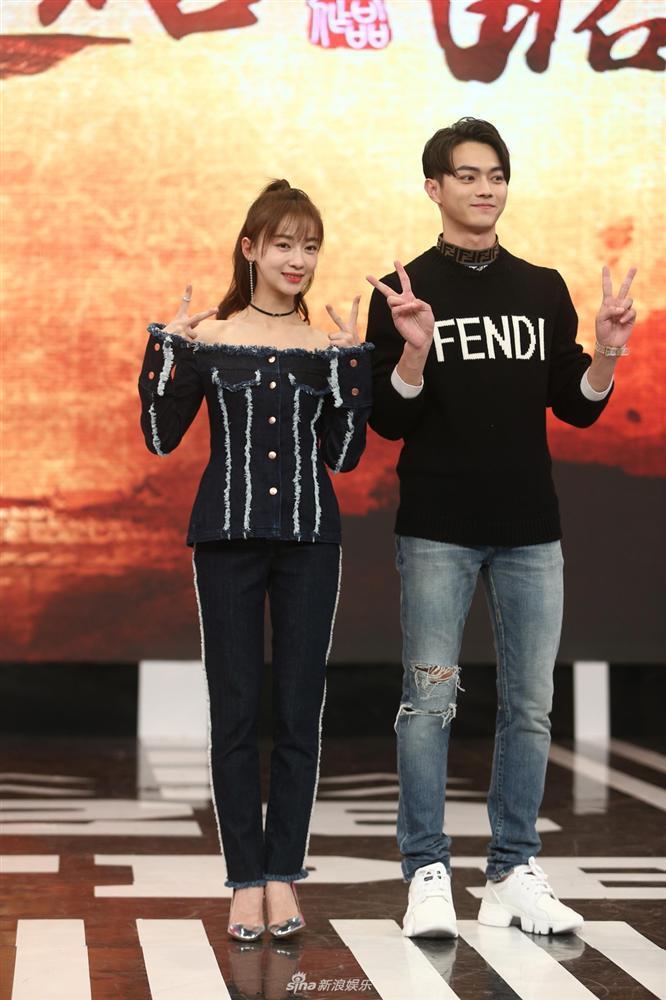 Cuối cùng thì sau vạn lời chê, Ngô Cẩn Ngôn Ngụy Anh Lạc cũng tìm được bộ cánh hợp với cơ thể cò hương-1