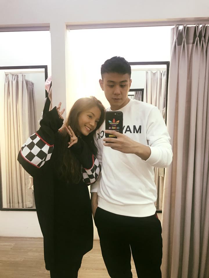 Bình thường chân phương như gái quê, ai ngờ khi diện bikini bạn gái Huyme lại bốc lửa đến thế-1