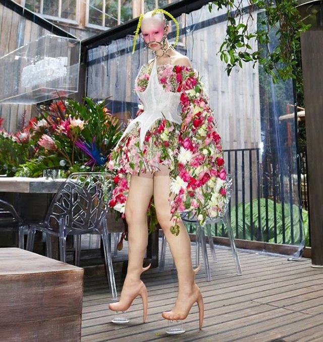 Bạn có chi 10.000 USD để mua đôi bốt rùng rợn này?-3